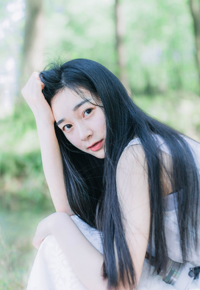 如果有人觉得你傻，你就继续装傻，反正闲着没事，逗他玩儿呗!